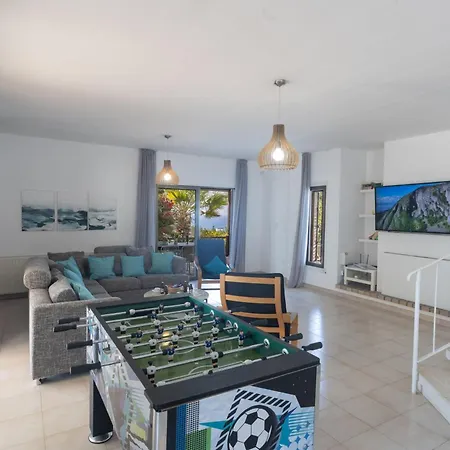 Rosie Айя-Напа