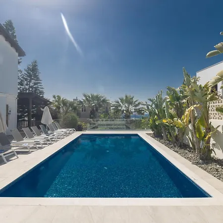 別荘 Rosie アヤナパ