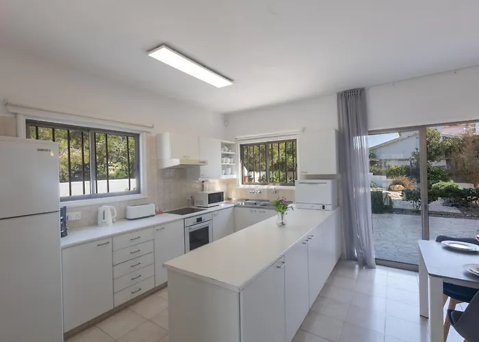 Rosie Tatil Evi Aya Napa